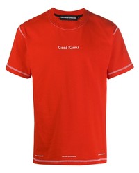 rotes bedrucktes T-Shirt mit einem Rundhalsausschnitt von United Standard