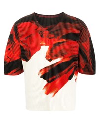 rotes bedrucktes T-Shirt mit einem V-Ausschnitt von Homme Plissé Issey Miyake