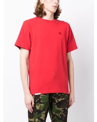 rotes besticktes T-Shirt mit einem Rundhalsausschnitt von AAPE BY A BATHING APE