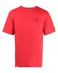 rotes besticktes T-Shirt mit einem Rundhalsausschnitt von AAPE BY A BATHING APE