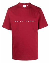 rotes besticktes T-Shirt mit einem Rundhalsausschnitt von Daily Paper