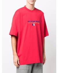 rotes besticktes T-Shirt mit einem Rundhalsausschnitt von Vetements