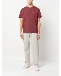 rotes besticktes T-Shirt mit einem Rundhalsausschnitt von MAISON KITSUNÉ