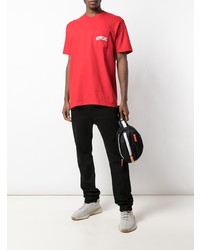 rotes besticktes T-Shirt mit einem Rundhalsausschnitt von Supreme