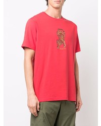 rotes besticktes T-Shirt mit einem Rundhalsausschnitt von Maharishi