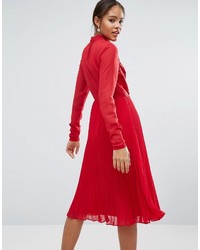 rotes Midikleid mit Falten