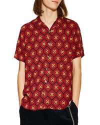 rotes Kurzarmhemd mit geometrischem Muster