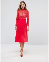 rotes Midikleid aus Spitze