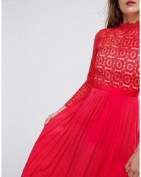 rotes Midikleid aus Spitze