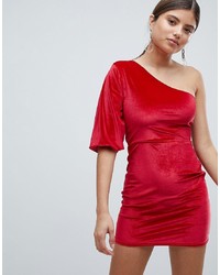 rotes figurbetontes Kleid aus Samt von Missguided