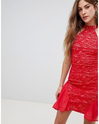rotes figurbetontes Kleid aus Spitze von AX Paris