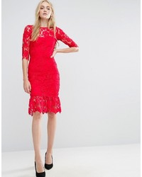 rotes figurbetontes Kleid aus Spitze