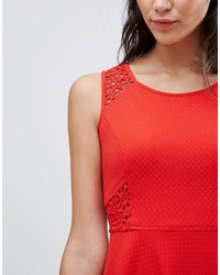 rotes Spitzekleid von Traffic People