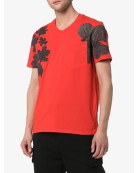 rotes T-Shirt mit einem Rundhalsausschnitt mit Blumenmuster von Neil Barrett