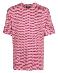 rotes T-Shirt mit einem Rundhalsausschnitt mit Chevron-Muster