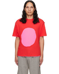 rotes T-Shirt mit einem Rundhalsausschnitt mit Flicken von Edward Cuming