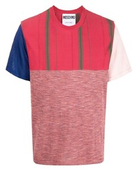 rotes T-Shirt mit einem Rundhalsausschnitt mit Flicken von Moschino