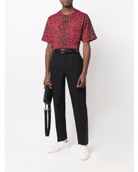 rotes T-Shirt mit einem Rundhalsausschnitt mit Leopardenmuster von Dolce & Gabbana