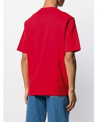 rotes T-Shirt mit einem Rundhalsausschnitt von lacoste live