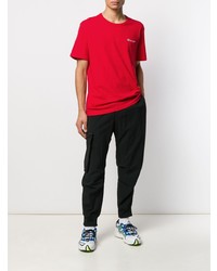 rotes T-Shirt mit einem Rundhalsausschnitt von Champion