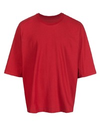 rotes T-Shirt mit einem Rundhalsausschnitt von Homme Plissé Issey Miyake