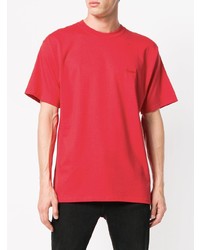 rotes T-Shirt mit einem Rundhalsausschnitt von Pressure