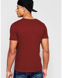 rotes T-Shirt mit einem Rundhalsausschnitt von Jack and Jones