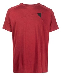 rotes T-Shirt mit einem Rundhalsausschnitt von Klättermusen