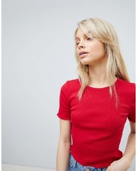 rotes T-Shirt mit einem Rundhalsausschnitt von Miss Selfridge