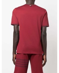 rotes T-Shirt mit einem Rundhalsausschnitt von Thom Browne