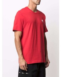 rotes T-Shirt mit einem Rundhalsausschnitt von adidas