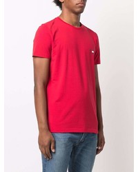 rotes T-Shirt mit einem Rundhalsausschnitt von Tommy Hilfiger