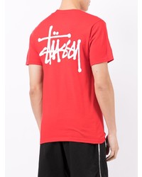 rotes T-Shirt mit einem Rundhalsausschnitt von Stussy