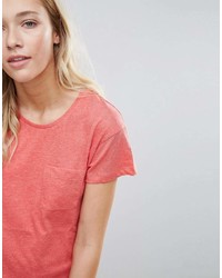 rotes T-Shirt mit einem Rundhalsausschnitt von Blend She