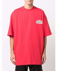 rotes T-Shirt mit einem Rundhalsausschnitt von Vetements