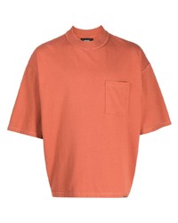 rotes T-Shirt mit einem Rundhalsausschnitt von Represent
