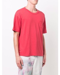 rotes T-Shirt mit einem Rundhalsausschnitt von VISVIM