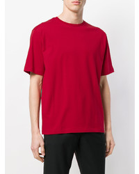 rotes T-Shirt mit einem Rundhalsausschnitt von TOMORROWLAND