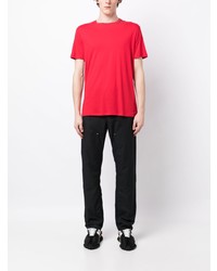 rotes T-Shirt mit einem Rundhalsausschnitt von Armani Exchange