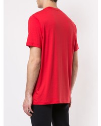 rotes T-Shirt mit einem Rundhalsausschnitt von Blackbarrett