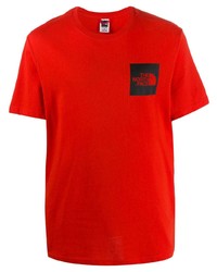 rotes T-Shirt mit einem Rundhalsausschnitt von The North Face