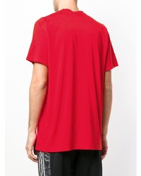 rotes T-Shirt mit einem Rundhalsausschnitt von adidas