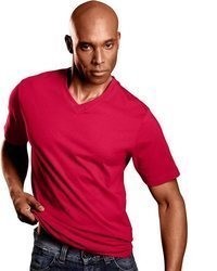 rotes T-Shirt mit einem V-Ausschnitt von H.I.S