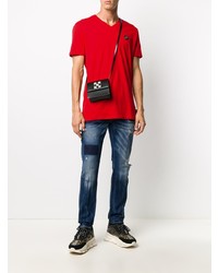 rotes T-Shirt mit einem V-Ausschnitt von Philipp Plein