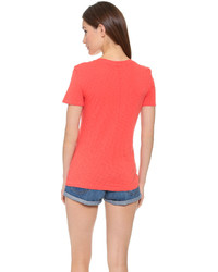 rotes T-Shirt mit einem V-Ausschnitt von Rag and Bone