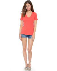 rotes T-Shirt mit einem V-Ausschnitt von Rag and Bone