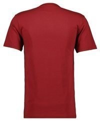 rotes T-Shirt mit einem V-Ausschnitt von RAGMAN