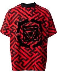 rotes und schwarzes bedrucktes T-Shirt mit einem Rundhalsausschnitt von Kokon To Zai