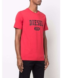 rotes und schwarzes bedrucktes T-Shirt mit einem Rundhalsausschnitt von Diesel