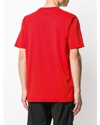 rotes und schwarzes bedrucktes T-Shirt mit einem Rundhalsausschnitt von Marcelo Burlon County of Milan